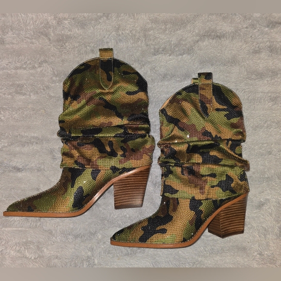 Rhinestone Studded Camo Boots - Picture 2 of 6